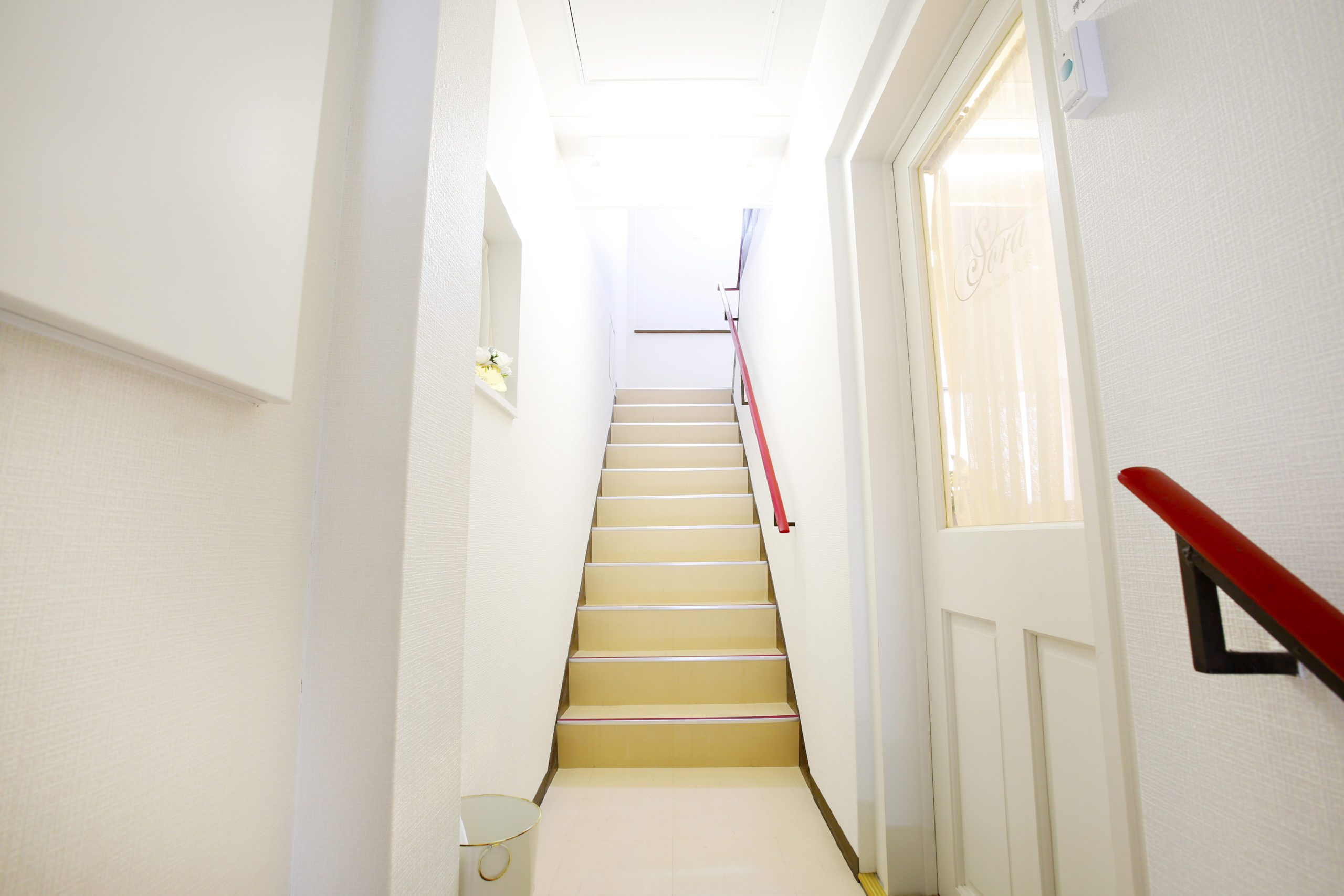 お店の入口にご注意くださいませ